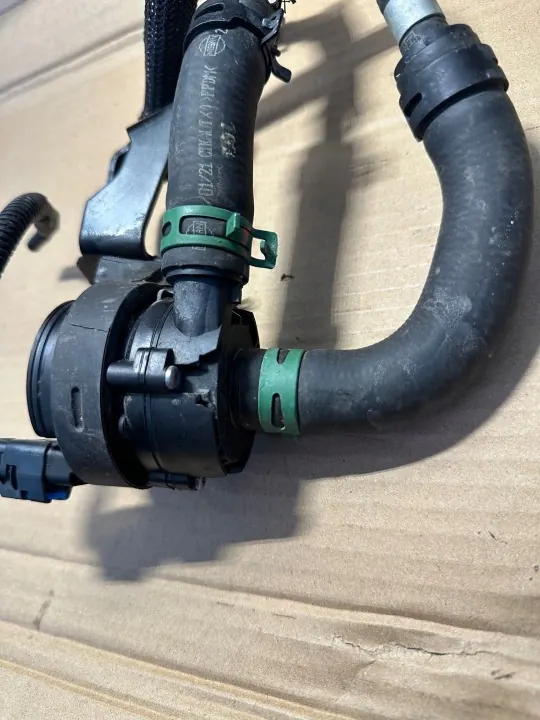 Pompe à eau et tuyaux OEM 0392023326 Nissan Micra image 6