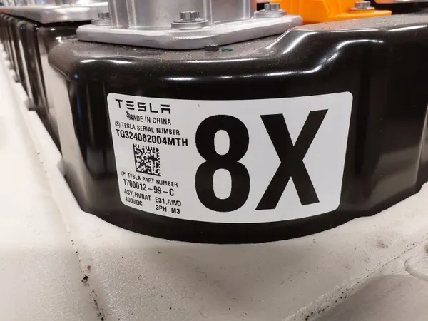 Tesla Model Y Traktionsbatterie 170001299C - 78Ah Gebraucht image 6