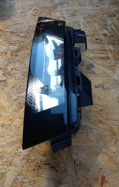 Skoda Fabia Rapid 1.0Tsi Farol de Neblina Direito Dianteiro OEM 5JA941700D image 4