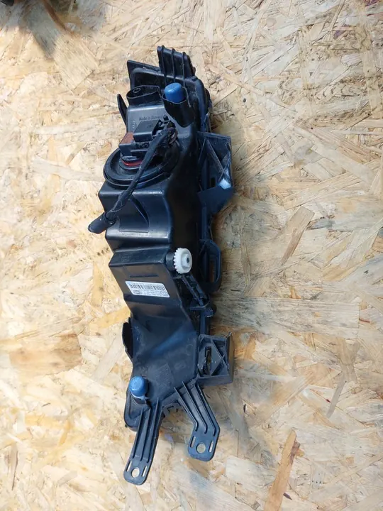 Skoda Fabia Rapid 1.0Tsi Farol de Neblina Direito Dianteiro OEM 5JA941700D image 6