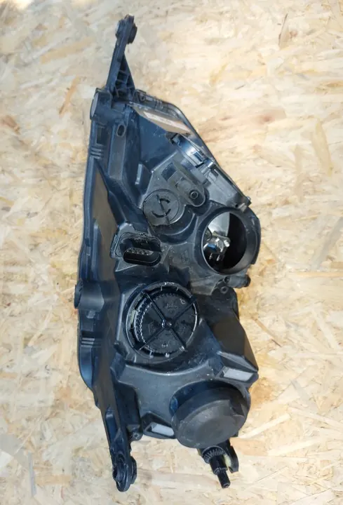 Skoda Fabia Rapid 1.0Tsi Farol de Neblina Direito Dianteiro OEM 5JA941700D image 8