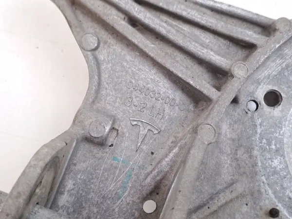 Suporte Amortecedor Dianteiro Tesla Model 3 OEM 104403200C image 7