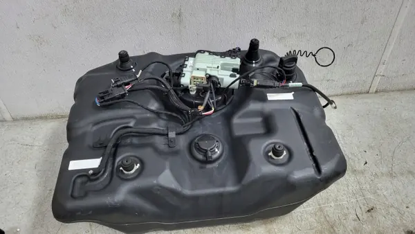 Mercedes AdBlue-tank OEM A2044705502 voor GLK W204/X204 image 2