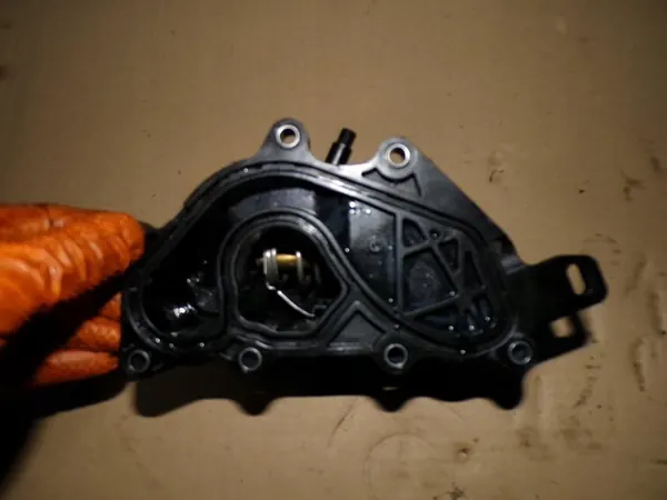 Carcasa de termostato Renault 110609301R image 2