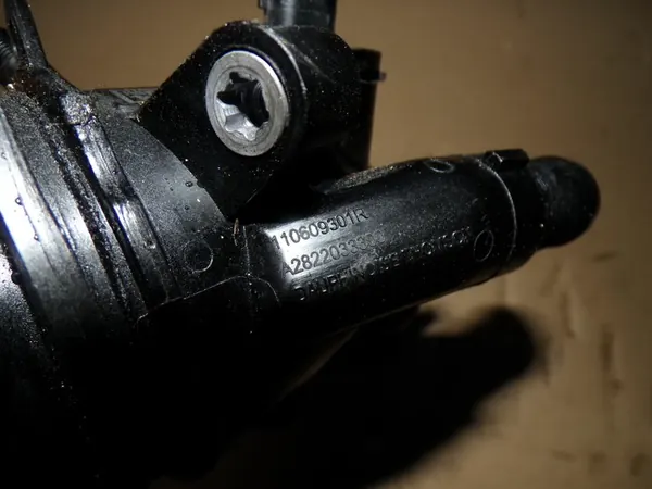 Carcasa de termostato Renault 110609301R image 3