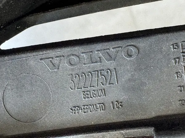 VOLVO V90 II S90 II Griglia Anteriore 32227521 OEM image 3