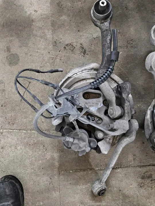 BMW F30 F31 N47 Mozzo Anteriore Sinistro image 3