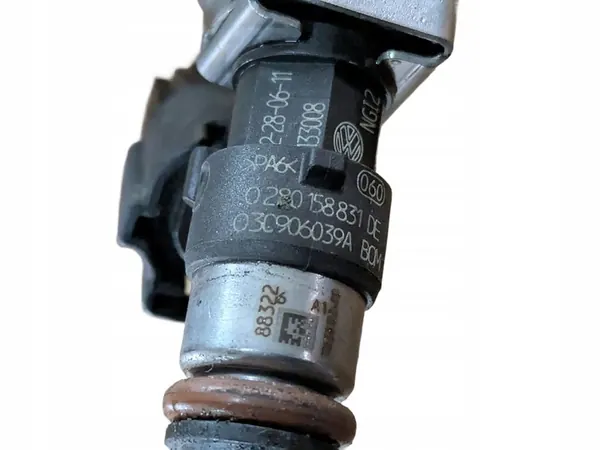 Iniettore VW PASSAT B7 03C906039A image 2