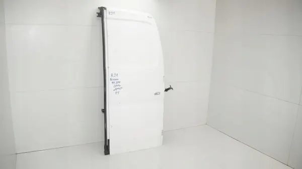 Puerta trasera derecha OEM 360189583 para Nissan NV200 image 3
