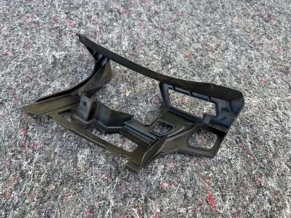 Volkswagen OE 5K0807723A suporte de para-choque image 3