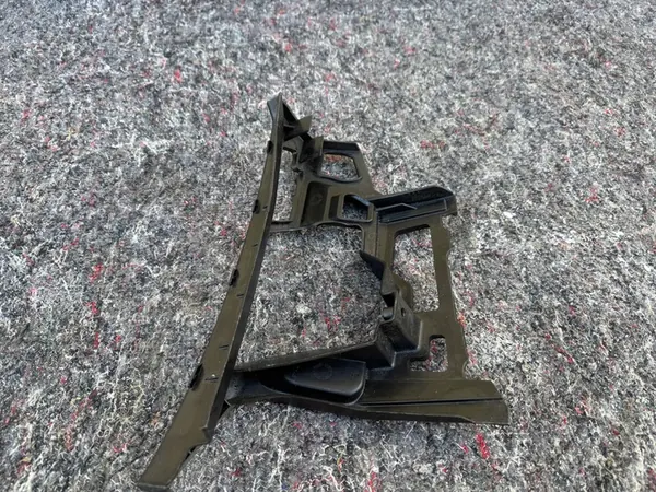 Volkswagen OE 5K0807723A suporte de para-choque image 4