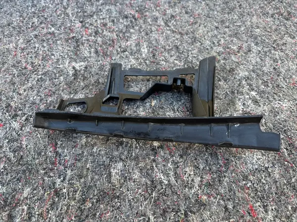 Volkswagen OE 5K0807723A suporte de para-choque image 5