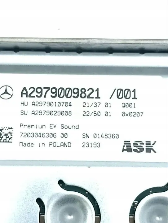 Amplificador de audio Mercedes-Benz OEM A2979009821 Usado image 9
