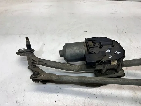 Tuulilasinpyyhkijän moottorin mekanismi eteen Audi A6 C6 image 2