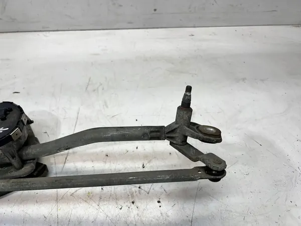 Tuulilasinpyyhkijän moottorin mekanismi eteen Audi A6 C6 image 3