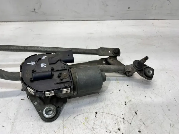 Tuulilasinpyyhkijän moottorin mekanismi eteen Audi A6 C6 image 6