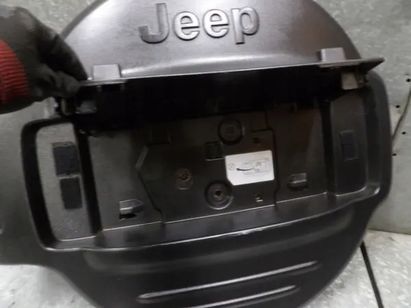 Jeep Cherokee KJ Reserverad-Montageabdeckung OEM image 5