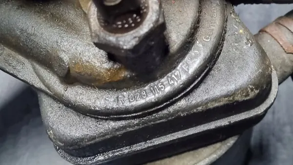 VW T4 1.9 D / TD Olje Filterhus 028115417F image 3