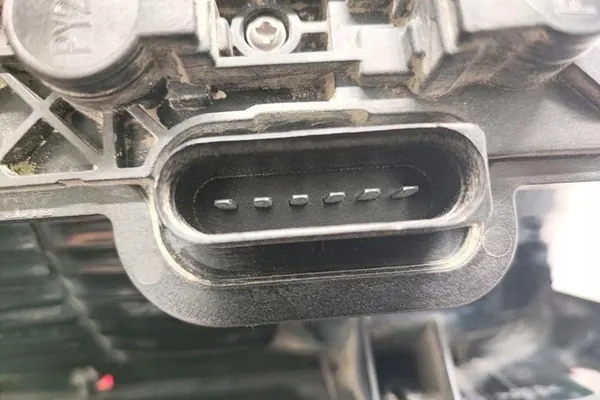 Luz trasera izquierda VW CADDY III VARIANT 2K5945095 image 3