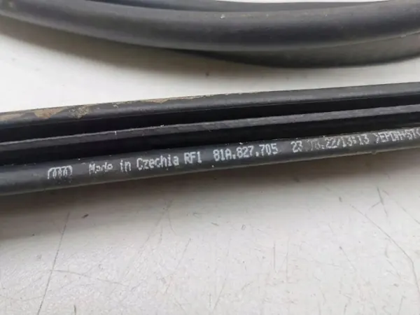 Audi Q2 2022 Baklucktätning OEM 81A827705 image 6