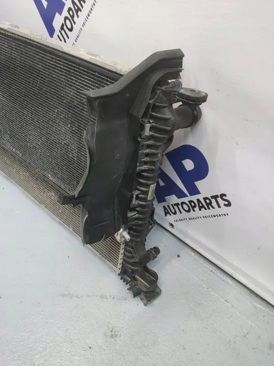 Audi OE 8K0 121 251 H Radiador de enfriamiento del motor image 3