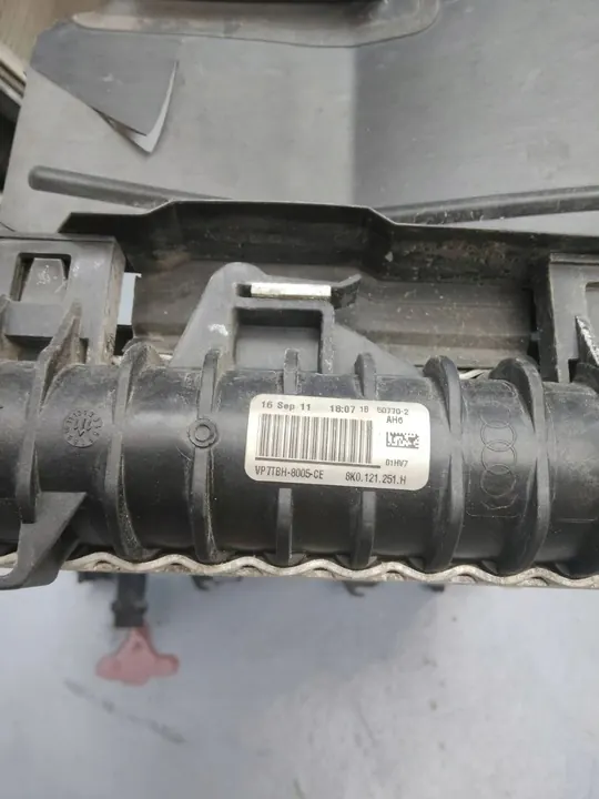 Audi OE 8K0 121 251 H Radiador de enfriamiento del motor image 7
