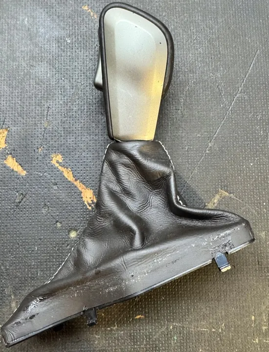 JEEP GRAND CHEROKEE WK2 Gear Shift Knob image 1