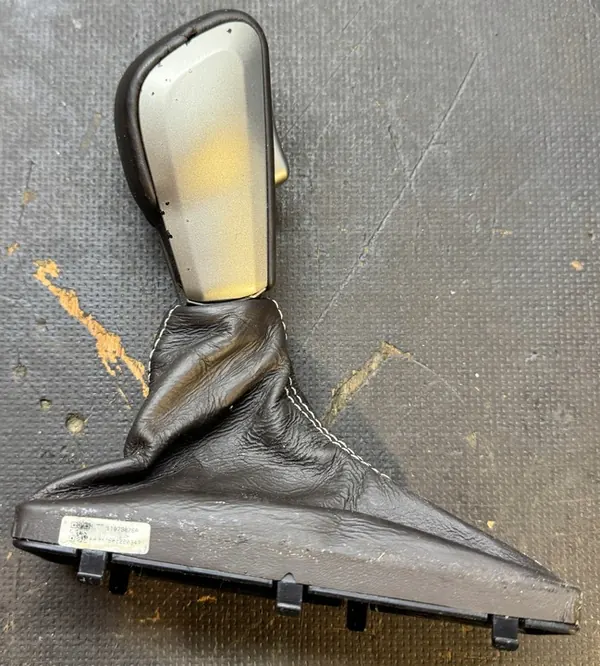 JEEP GRAND CHEROKEE WK2 Gear Shift Knob image 2