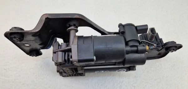 OEM 72951 Ilmajousituskompressori BMW X5 E70:lle image 4