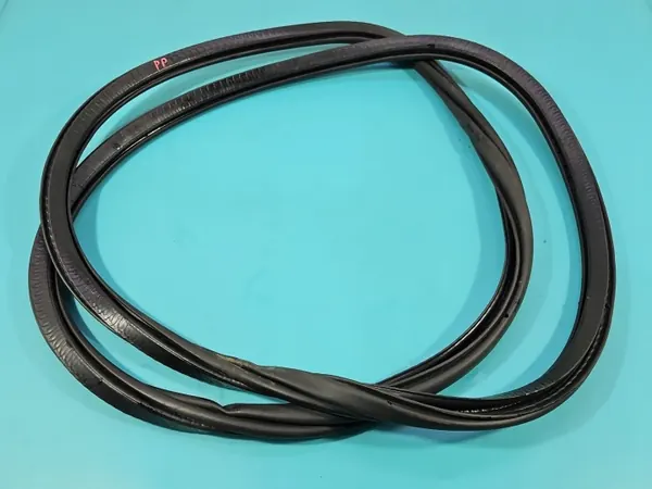 Junta puerta delantera derecha OEM 3137589 Volvo S90 II image 3