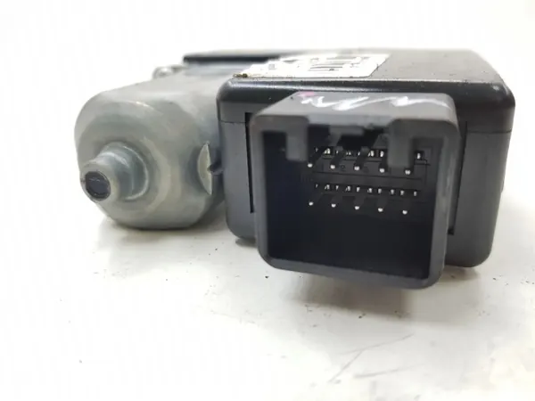 Mitsubishi Outlander 2007 taklucka motor OEM 8331004050 image 3