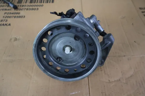 Volvo servostyrpump OEM 31201648 - Begagnad image 2