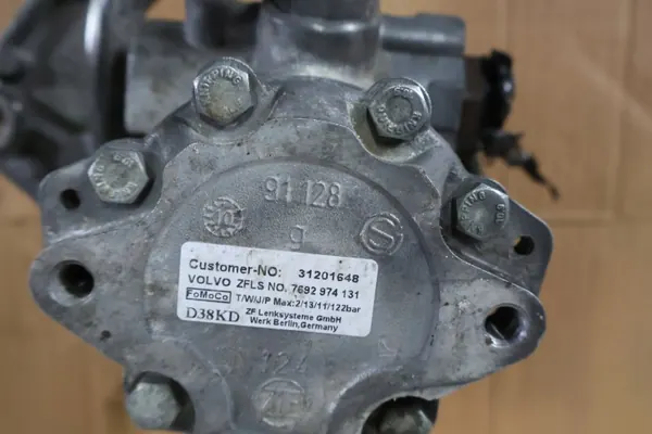 Volvo servostyrpump OEM 31201648 - Begagnad image 3