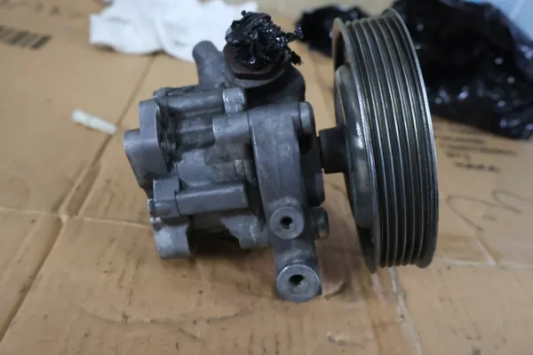 Volvo servostyrpump OEM 31201648 - Begagnad image 5