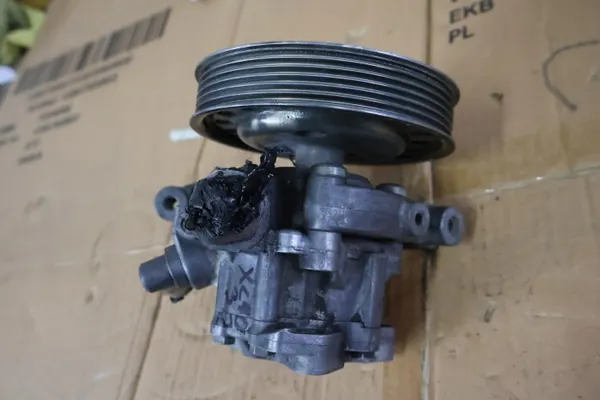 Volvo servostyrpump OEM 31201648 - Begagnad image 7