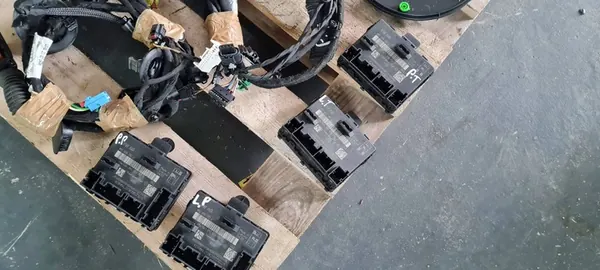 Audi OE 4K1837016L vordere Türschloss P image 3