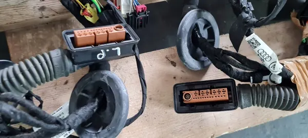 Audi OE 4K1837016L vordere Türschloss P image 7