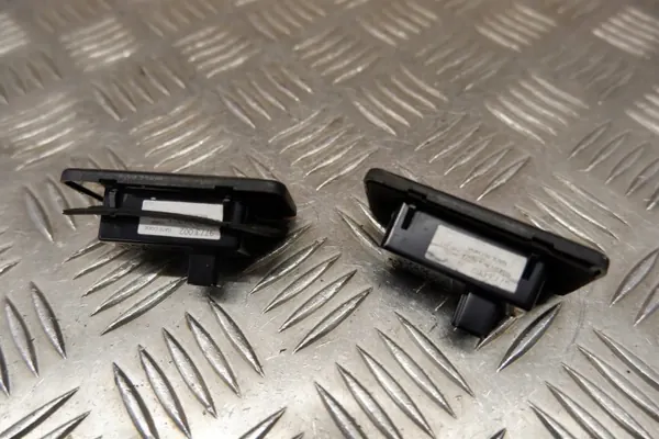 Luz de matrícula Tesla Model S 2016 OEM 103434100A image 4
