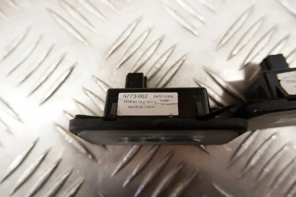 Luz de matrícula Tesla Model S 2016 OEM 103434100A image 5