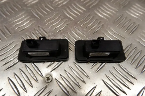 Luz de matrícula Tesla Model S 2016 OEM 103434100A image 6