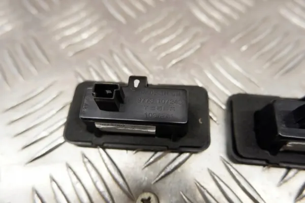 Luz de matrícula Tesla Model S 2016 OEM 103434100A image 7