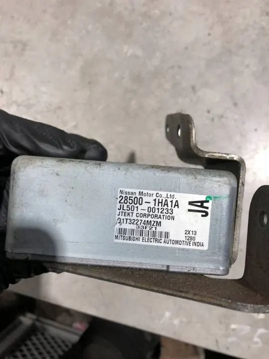 Module direction assistée Nissan Micra OEM 285001HA1A image 3