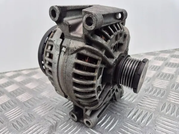 Mercedes CLK 220 CDI W209 Vaihtovirtageneraattori A0141540702 image 2