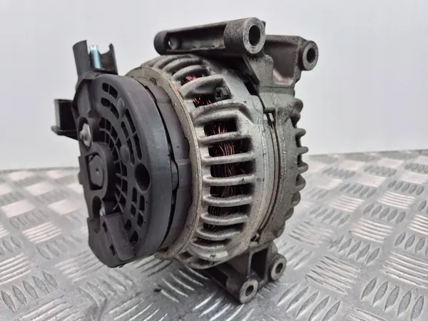 Mercedes CLK 220 CDI W209 Vaihtovirtageneraattori A0141540702 image 3