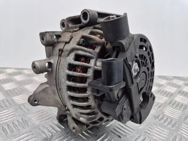 Mercedes CLK 220 CDI W209 Vaihtovirtageneraattori A0141540702 image 4