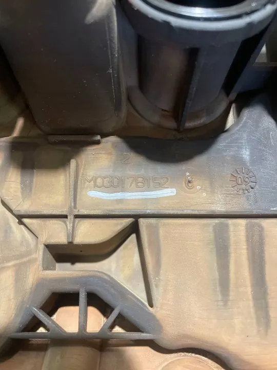 Venttiilikansi Citroen OEM M03017B152 - 1.6 Bensiini image 5