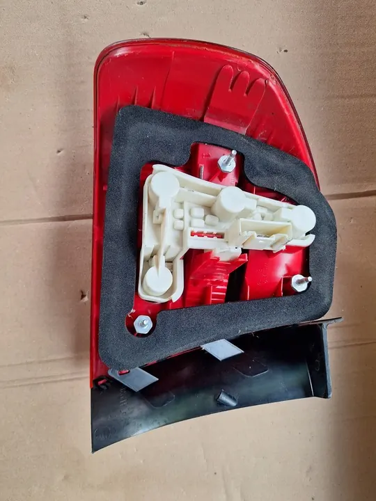 Luz trasera derecha BMW 3 E90 Sedan image 4