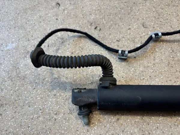 Actuateur hayon gauche BMW E71 OEM 7286117 Occasion image 10