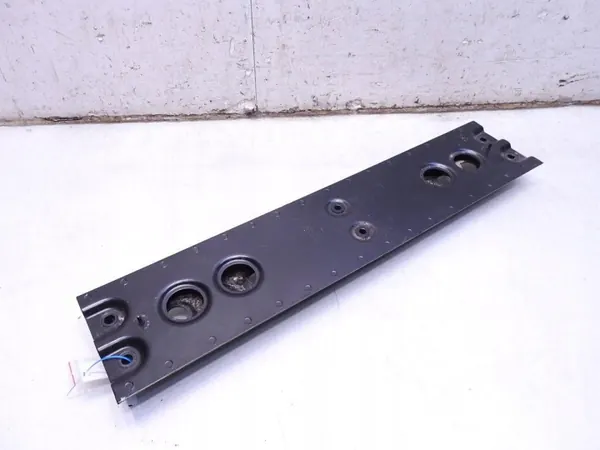 VW Touran 1T3 baksätesfäste OEM 1T0813623 image 3