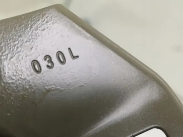 Bisagras de maletero Lexus OEM 030L - Estado usado image 3